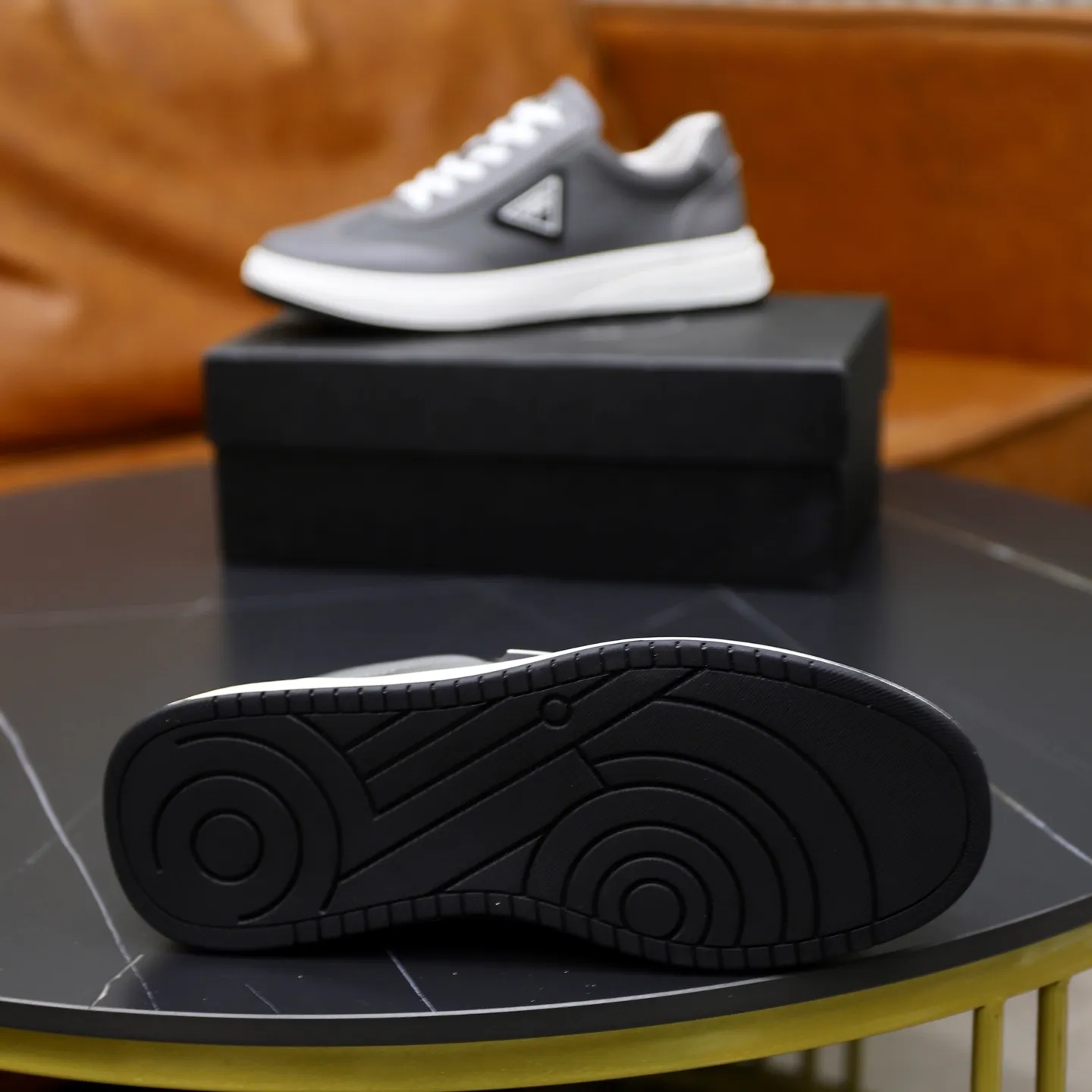 Ex-factory price: 420💰🙅‍♂️🙅‍♂️🙅‍♂️ Brand: PRADA Standard code: 38–44 (45 can be customized) Grade: Same as the official website Material: Original cowhide fabric Comfortable pigskin lining Lightweight wear-resistant outsole Style category: Men's fashionable casual shoes and boots Running sports shoes Distinguished luxury brand elements Top luxury Color: actual picture color